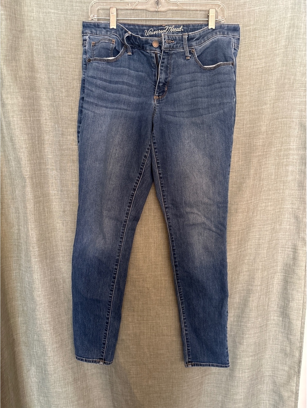 Universal Thread Women's Skinny Jeans, Size 10/30L, Medium Blue Wash